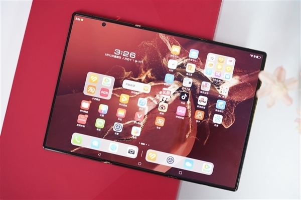 曝华为新款三折叠Mate XT 2九月发布：支持低轨卫星互联网 没信号也能上网