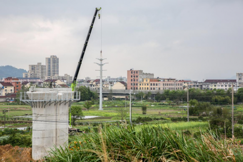 国网临海市供电公司:按下电力迁改“快进键” 跑出杭绍台铁路建设“加速度”